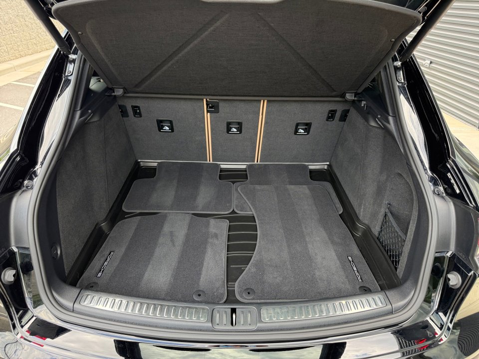 Certified 2024 Porsche Macan image 17