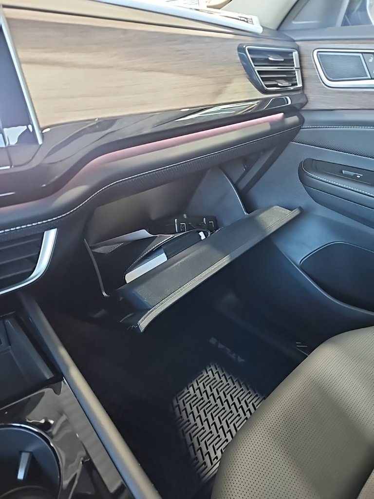 New 2026 Volkswagen Atlas SEL image 31