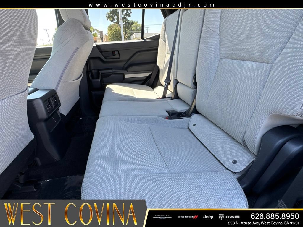 Used 2025 Toyota 4Runner SR5 AWD/4WD image 35