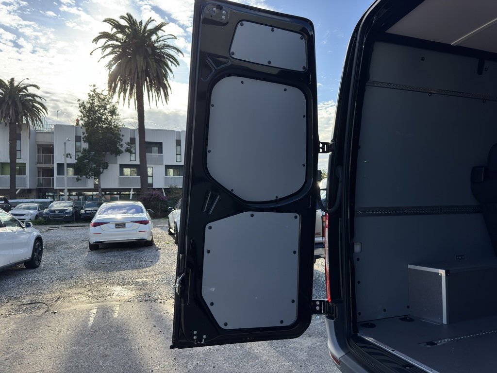 Used 2022 Mercedes-Benz Sprinter 144 Cargo image 19