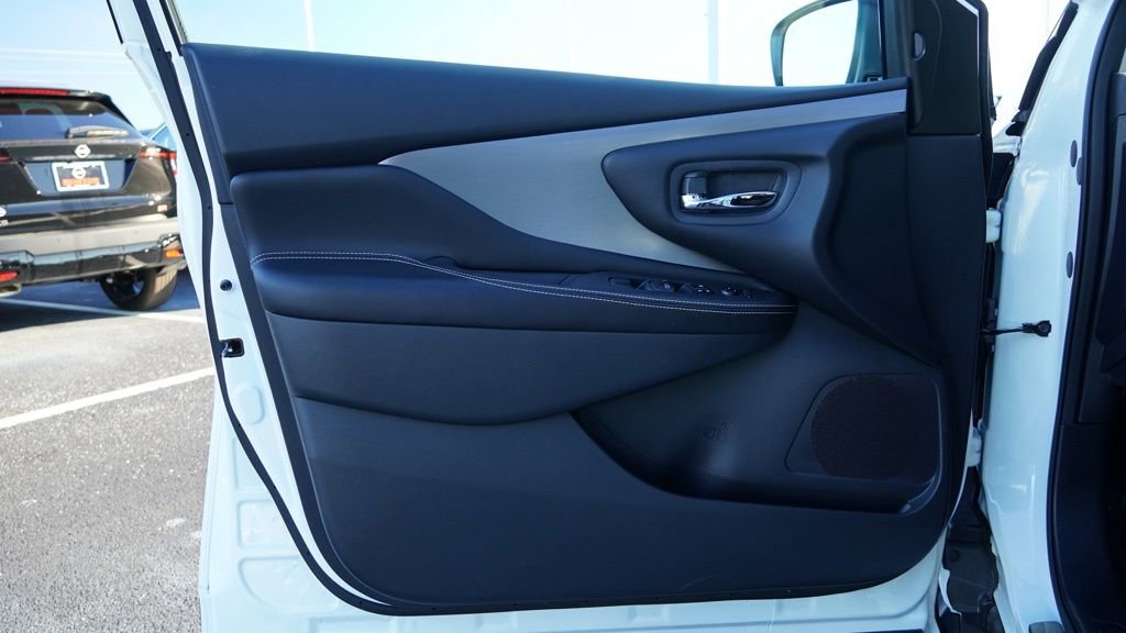 Used 2024 Nissan Murano SV w/ SV Midnight Edition Package image 13