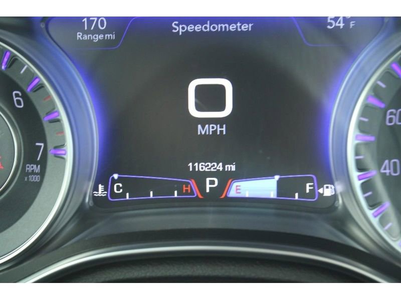 Used 2016 Chrysler 300 Limited image 24