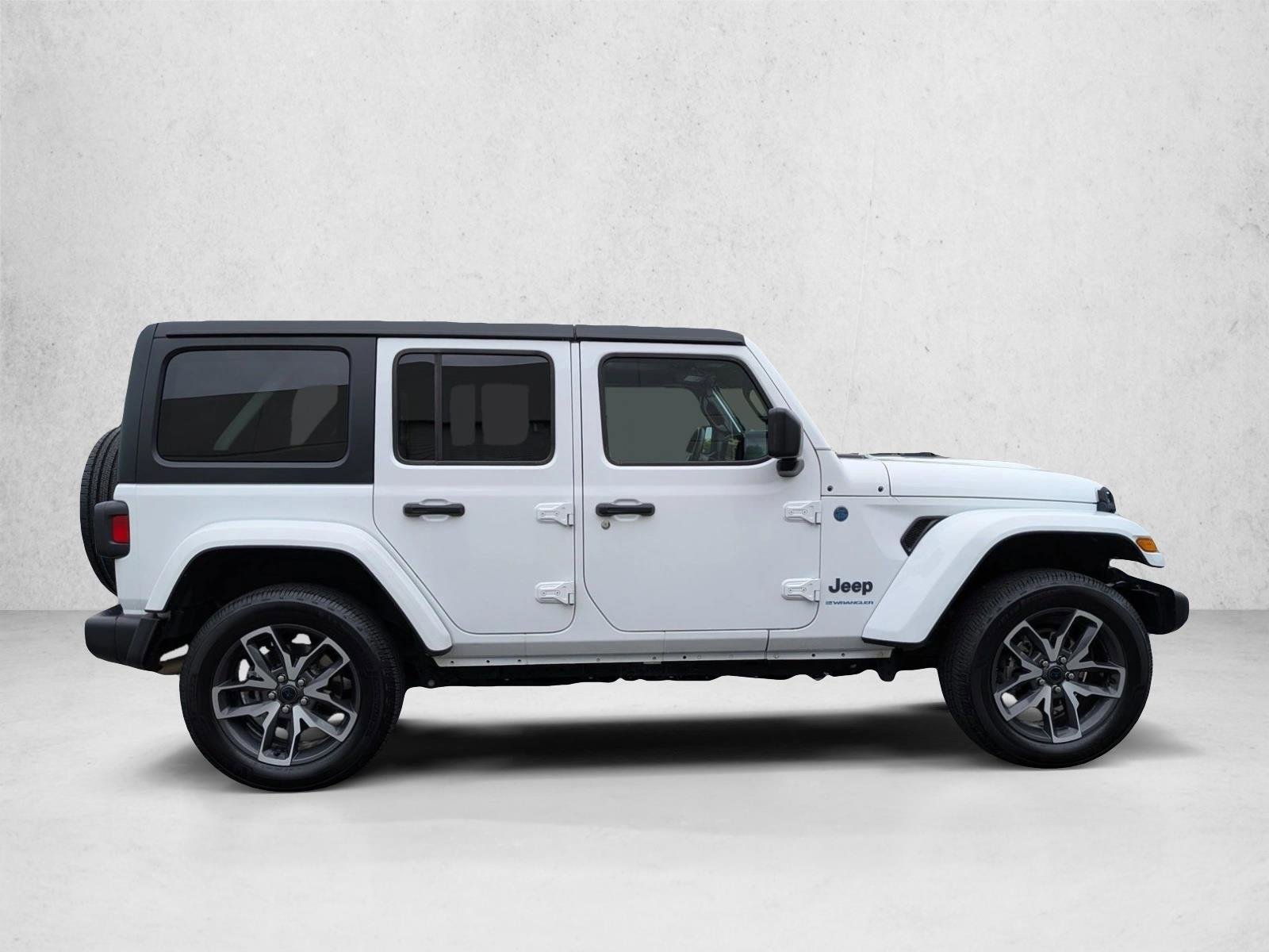 Used 2024 Jeep Wrangler Unlimited AWD/4WD image 4