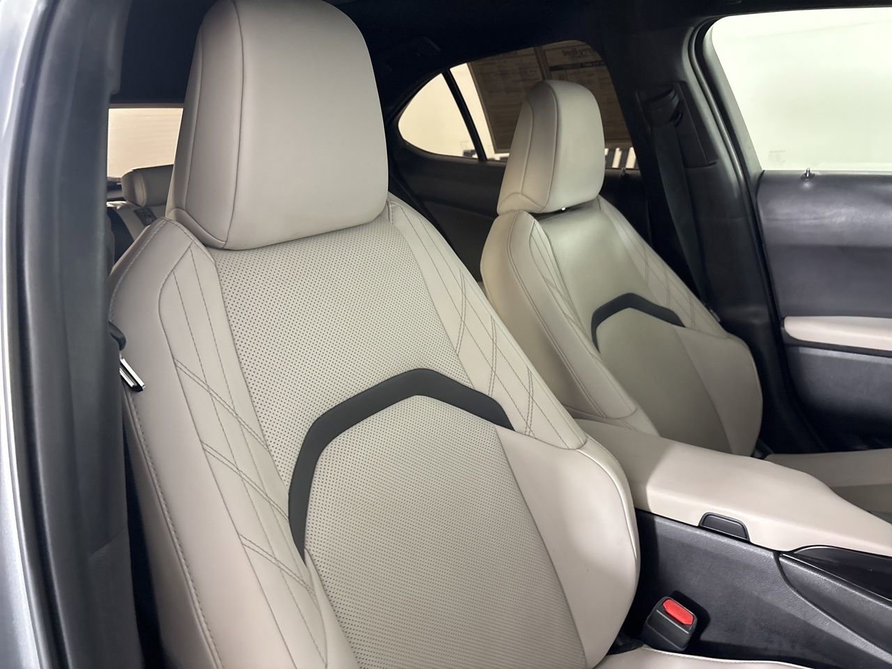 Used 2023 Lexus UX 250h FWD w/ Premium Package image 28