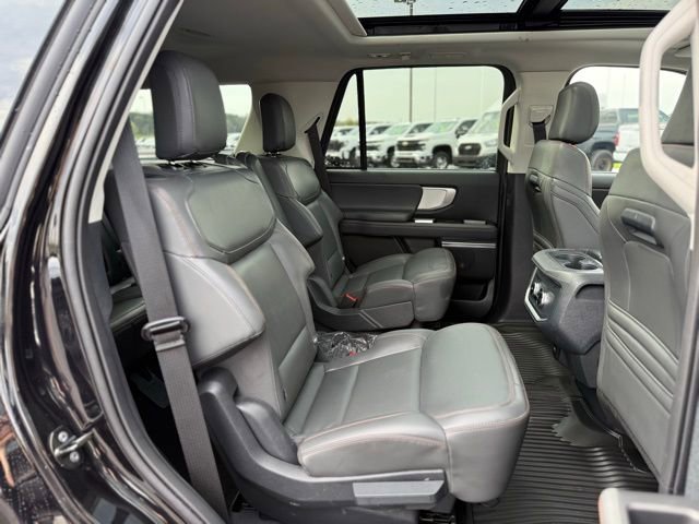 Used 2025 Ford Expedition Active AWD/4WD image 17