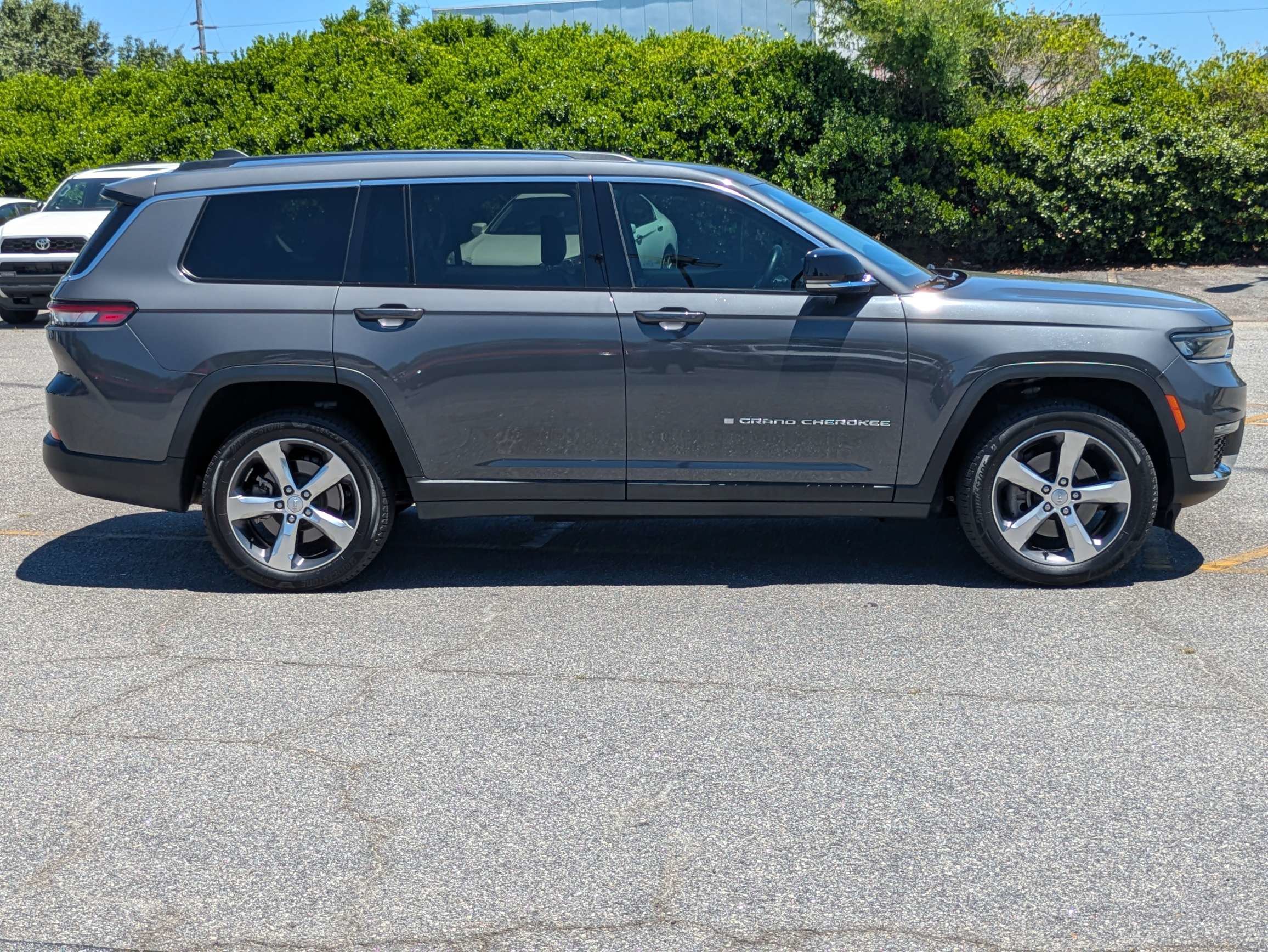 Used 2021 Jeep Grand Cherokee L Limited RWD image 3