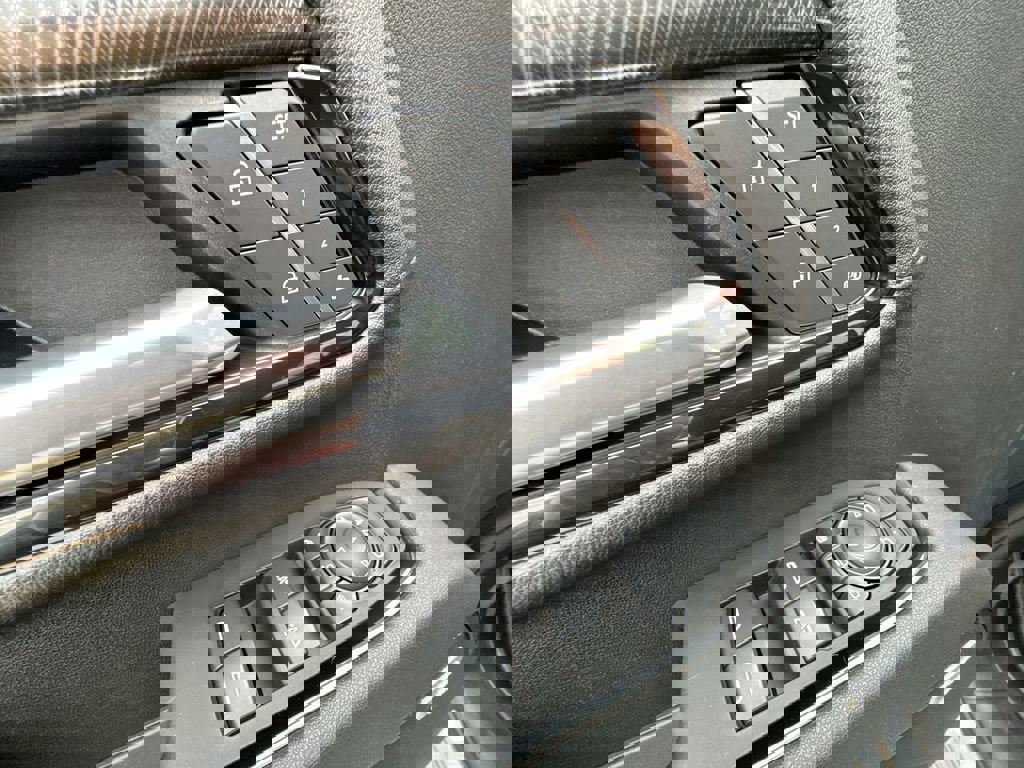 Used 2025 GMC Sierra 2500 AT4 image 23