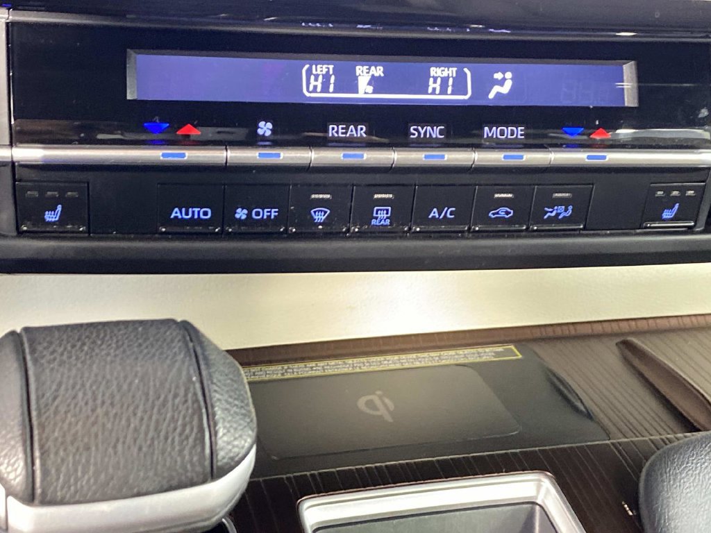 Used 2024 Toyota Sienna XLE w/ XLE Plus Package AWD/4WD image 21