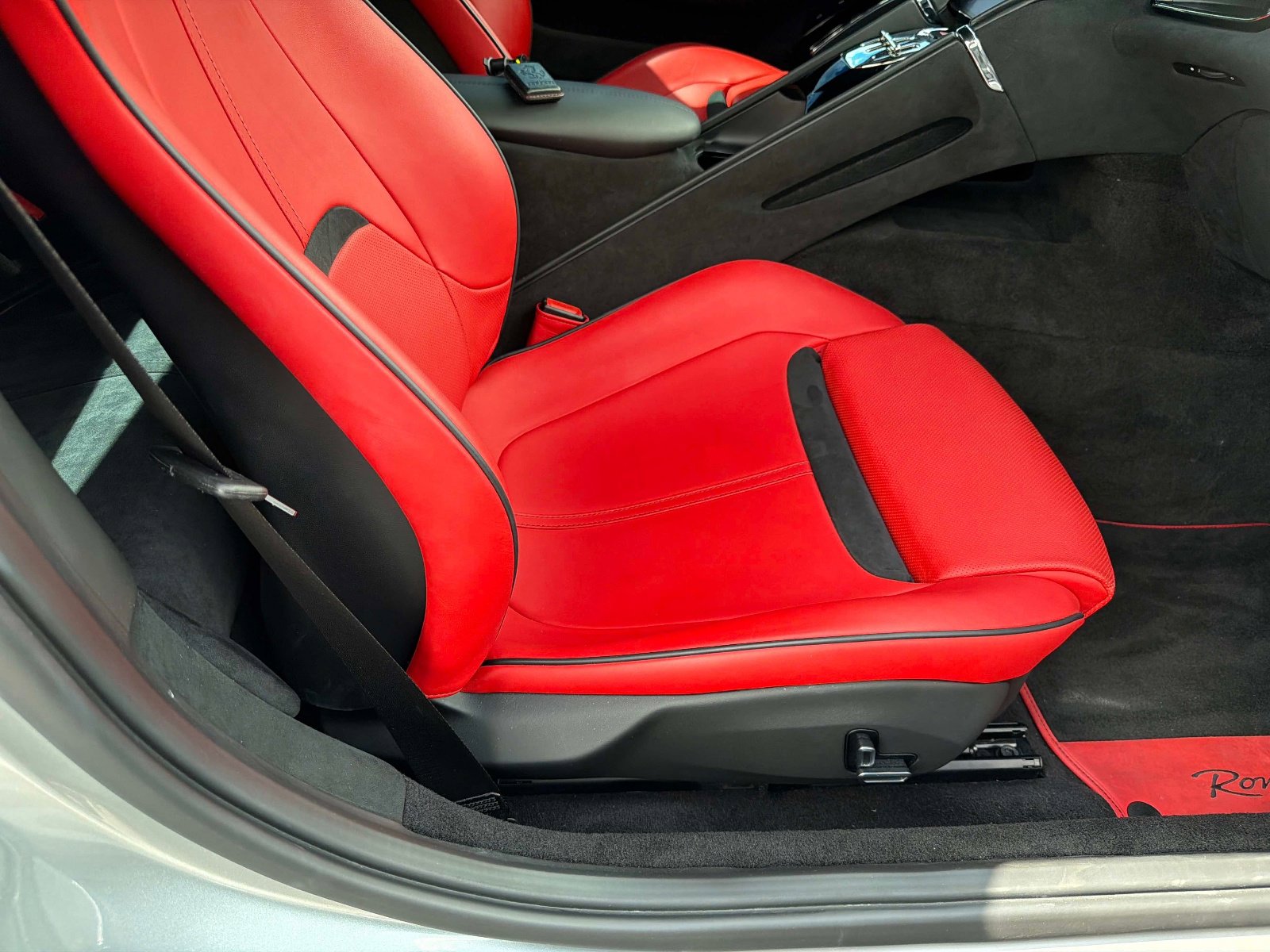 Used 2022 Ferrari Roma image 25