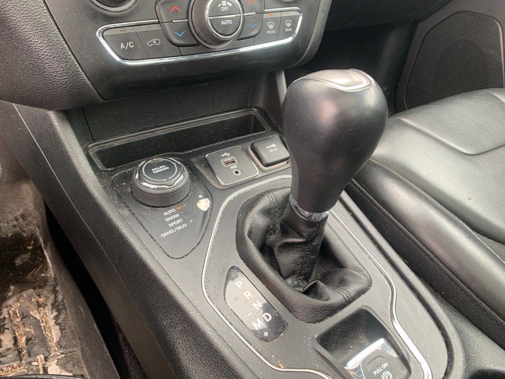 Used 2019 Jeep Cherokee Latitude Plus w/ Comfort/Convenience Group image 26