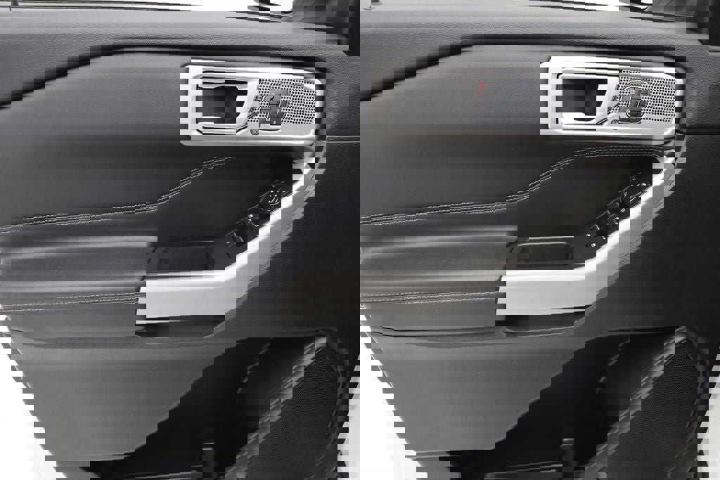 Used 2022 Ford Explorer Limited w/ Equipment Group 301A image 17