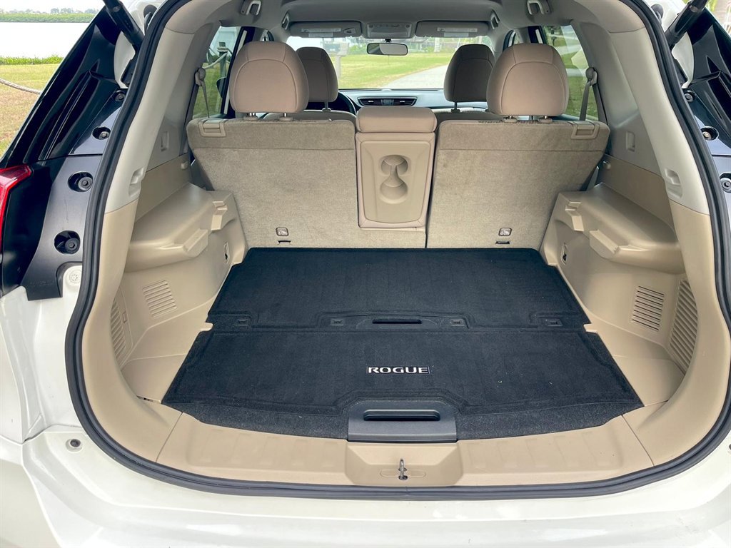 Used 2017 Nissan Rogue SV w/ SV Premium Package image 15