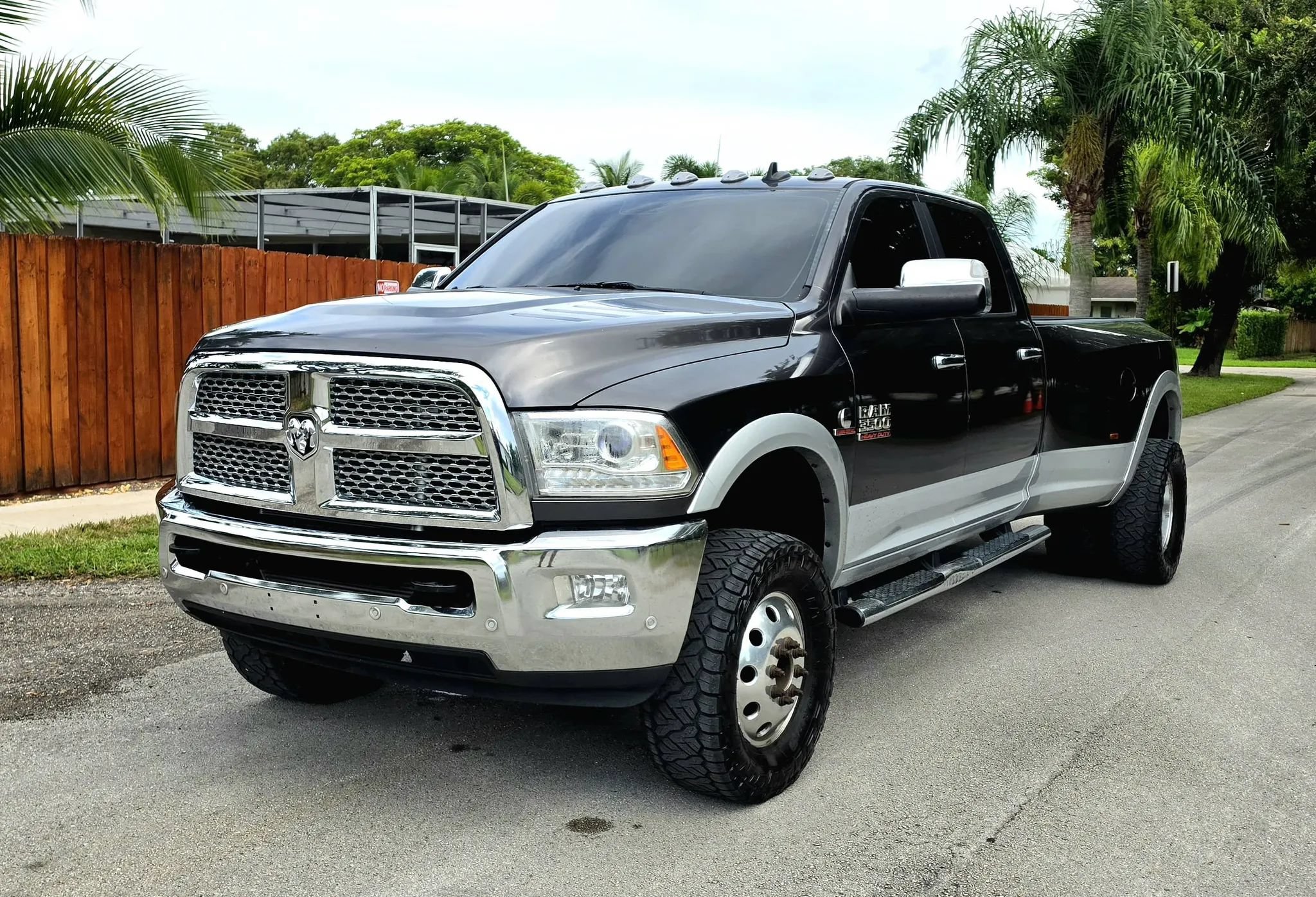 Used 2017 RAM 3500 Laramie AWD/4WD image 3
