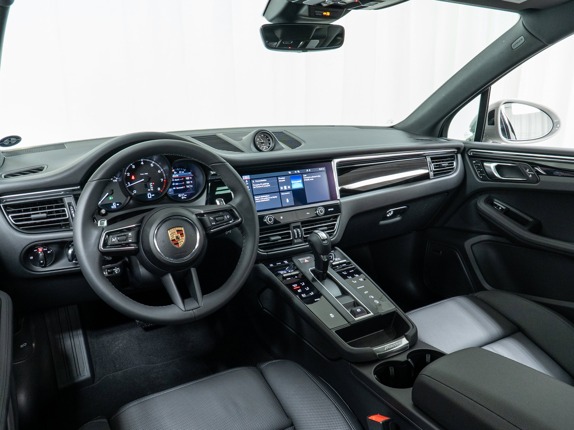 Used 2025 Porsche Macan image 20