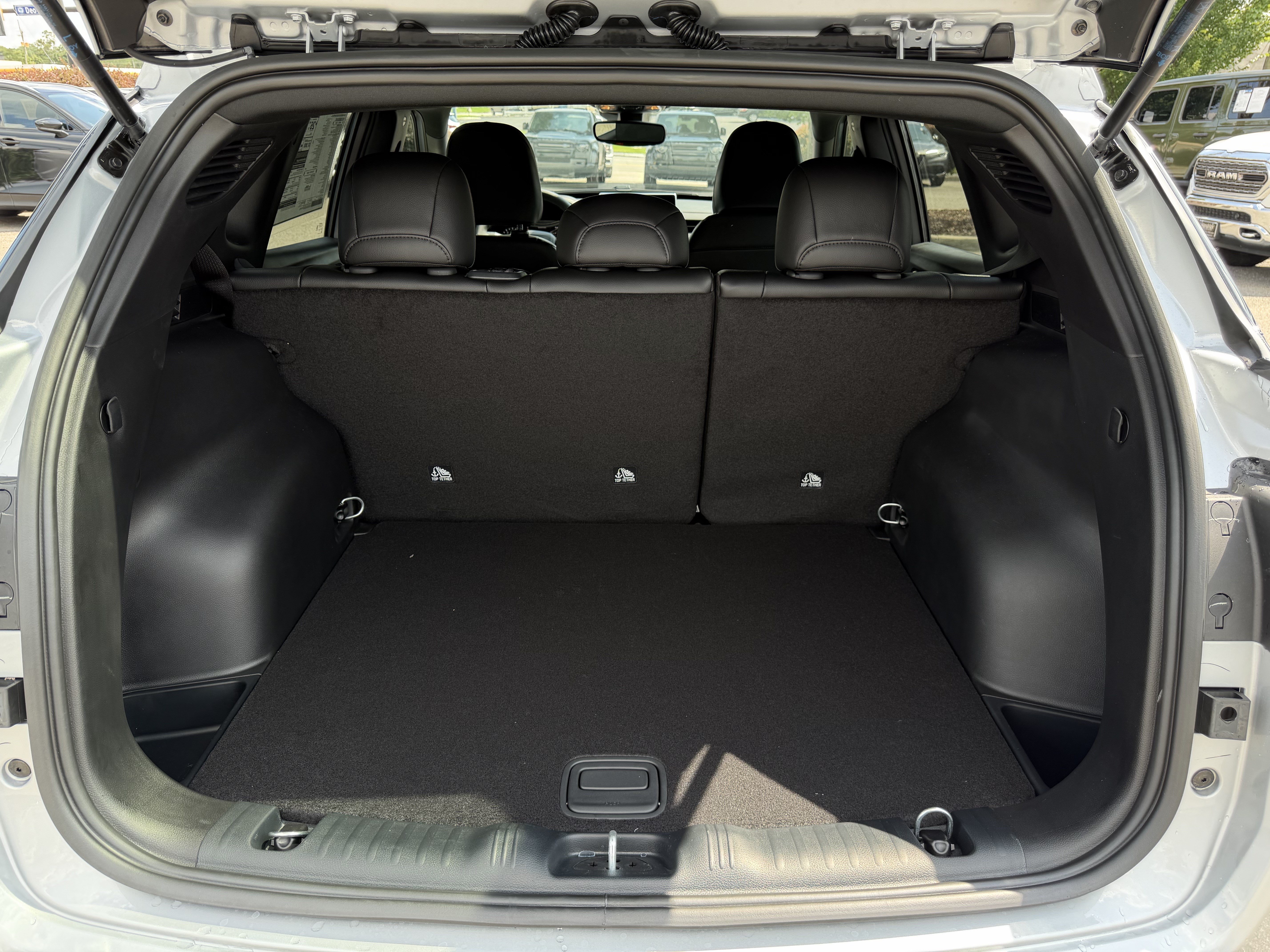 New 2026 Jeep Compass Latitude AWD/4WD image 32