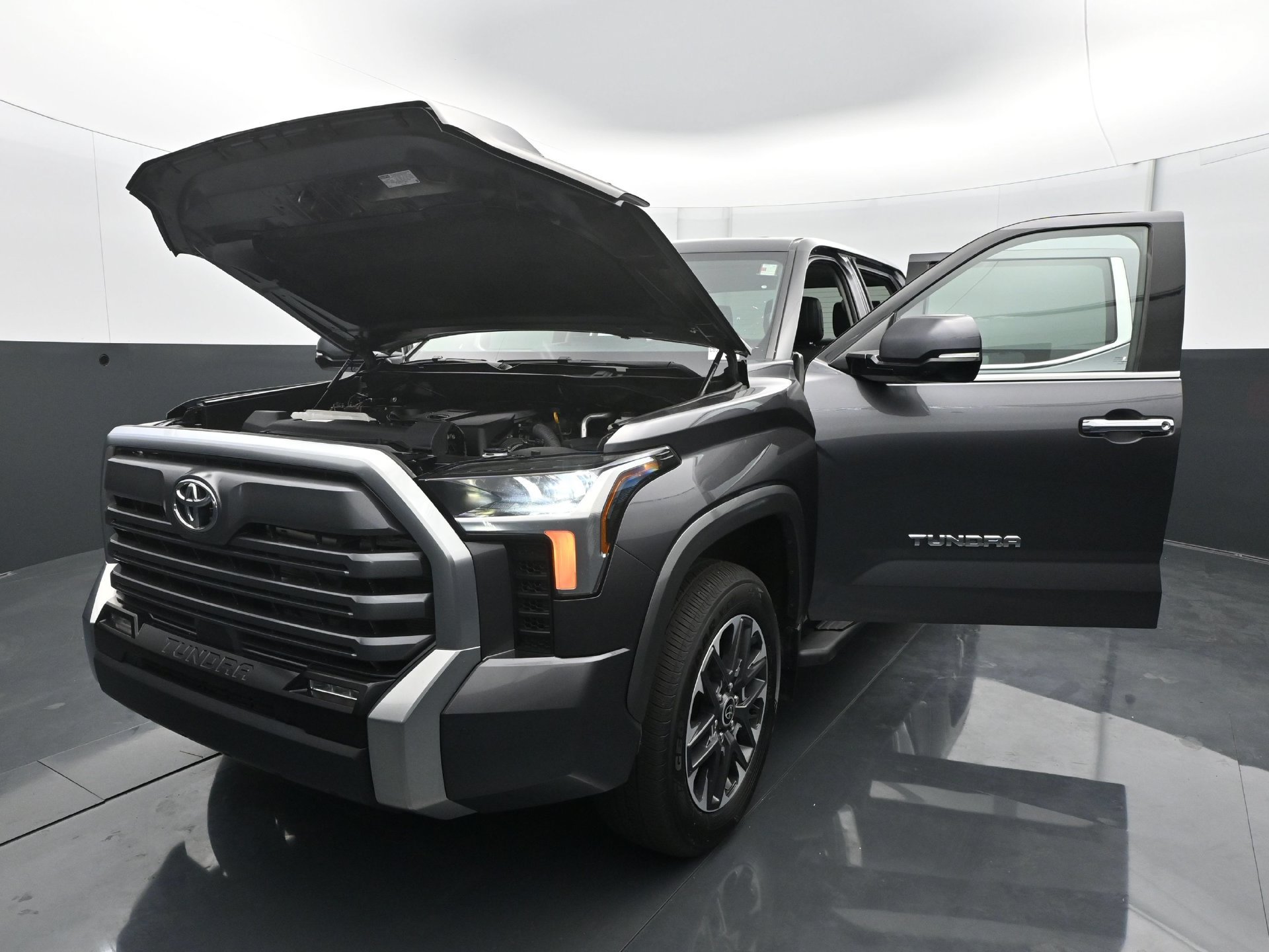 Used 2022 Toyota Tundra Limited AWD/4WD image 26