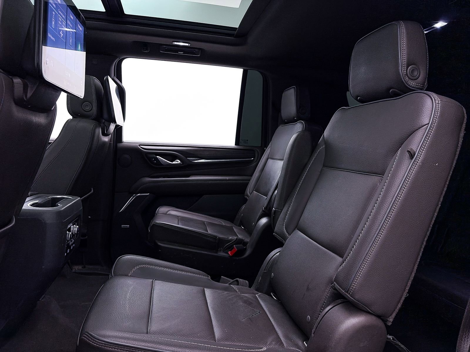 Used 2021 GMC Yukon XL Denali w/ Denali Premium Package image 33