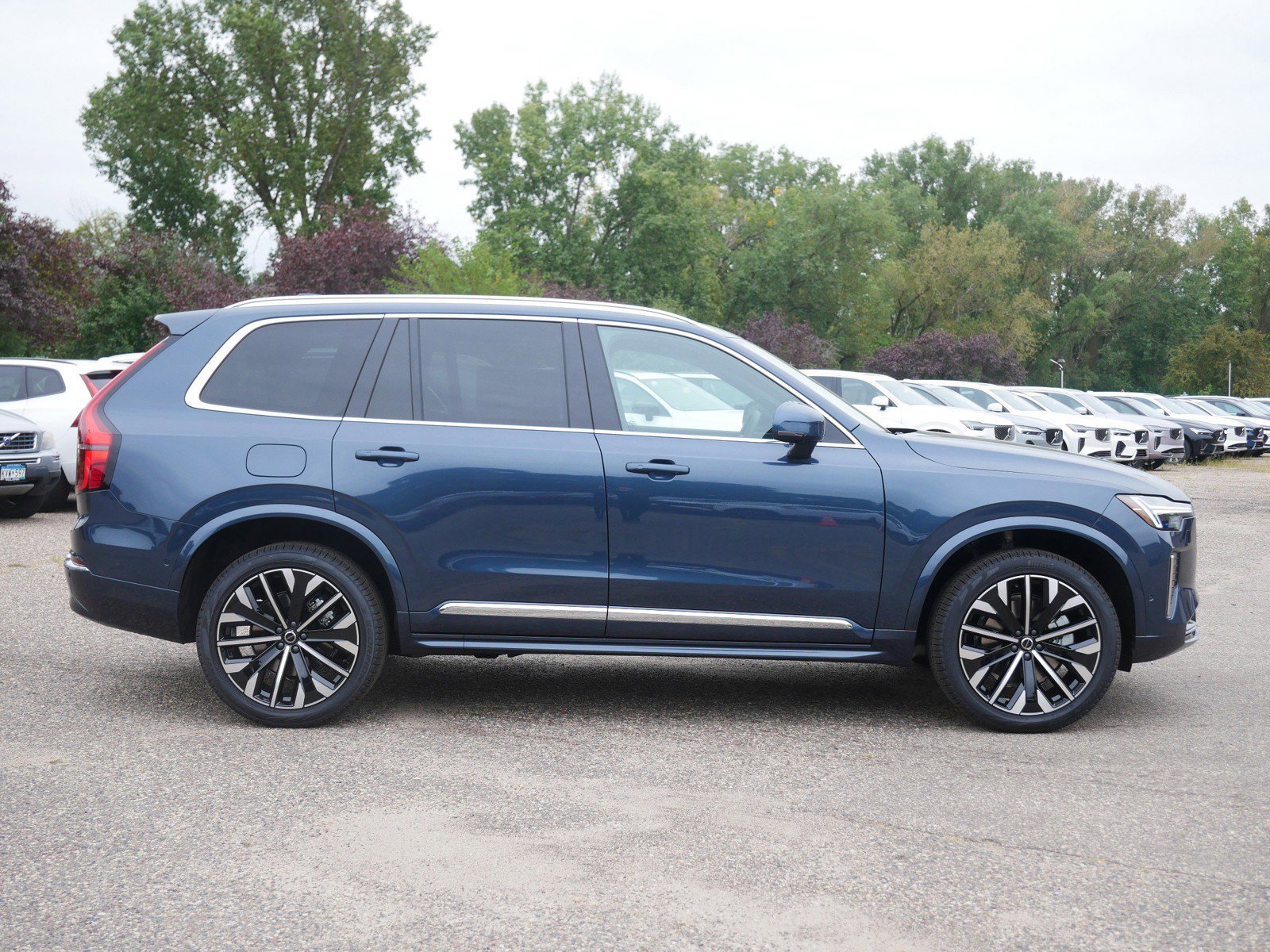 New 2026 Volvo XC90 B6 Plus w/ Protection Package Premier image 2