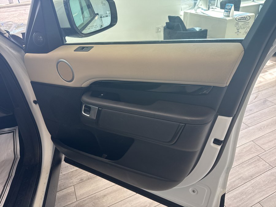 Used 2020 Land Rover Discovery SE AWD/4WD image 20