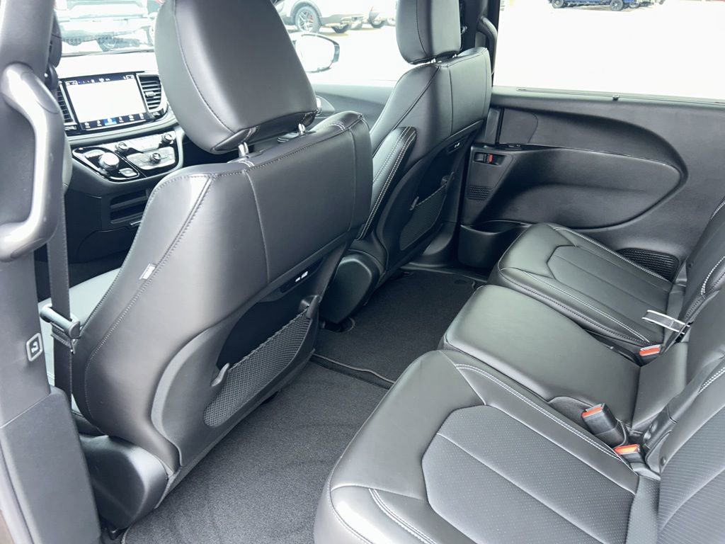 New 2026 Chrysler Pacifica Select image 17