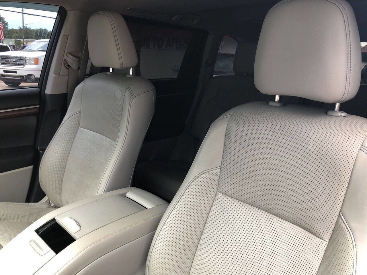 Used 2016 Toyota Highlander Limited image 14