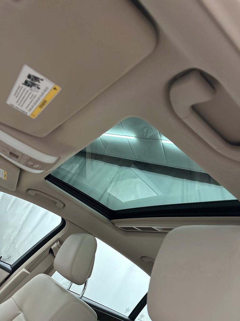 Used 2016 Mercedes-Benz E 250 Sedan image 22