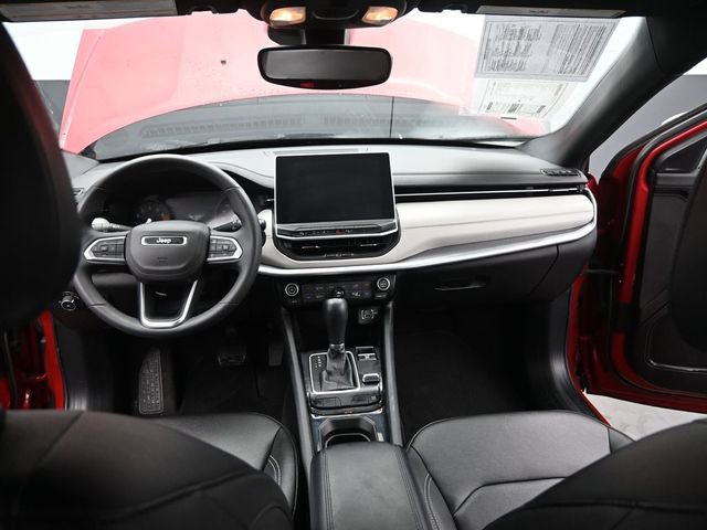 Used 2025 Jeep Compass Limited image 23