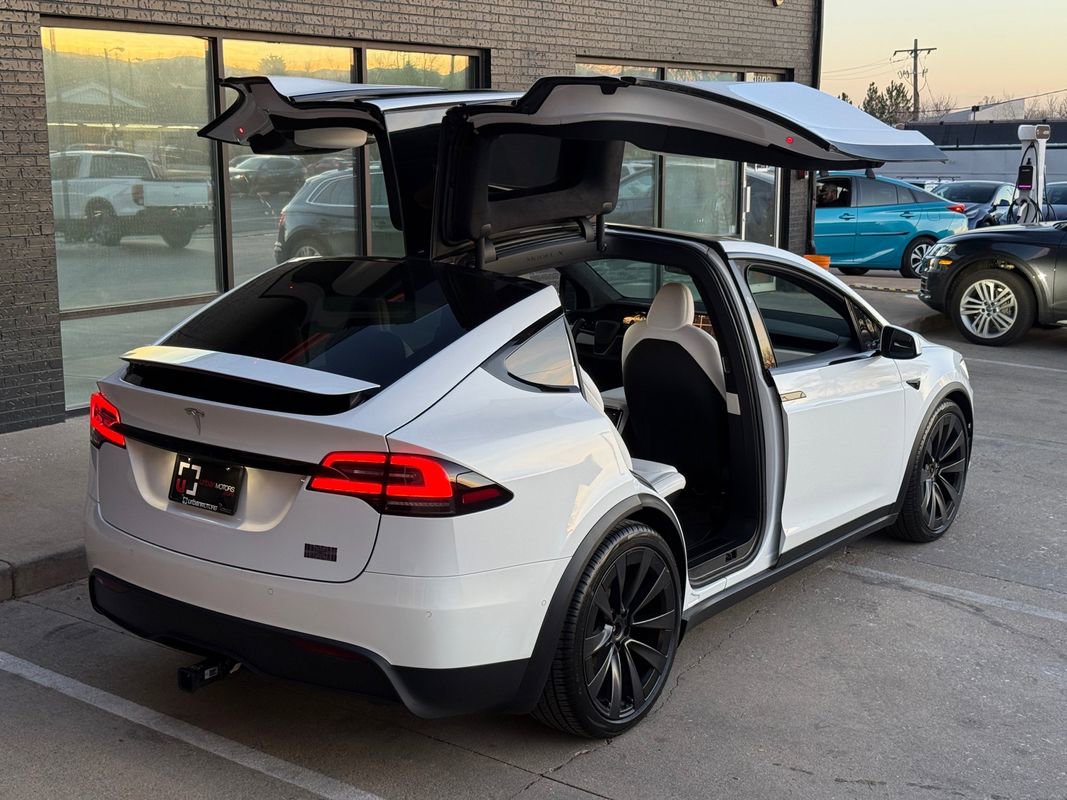 Used 2022 Tesla Model X Plaid image 12