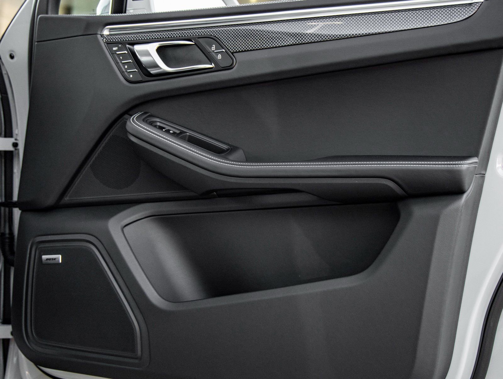 New 2026 Porsche Macan GTS AWD/4WD image 39