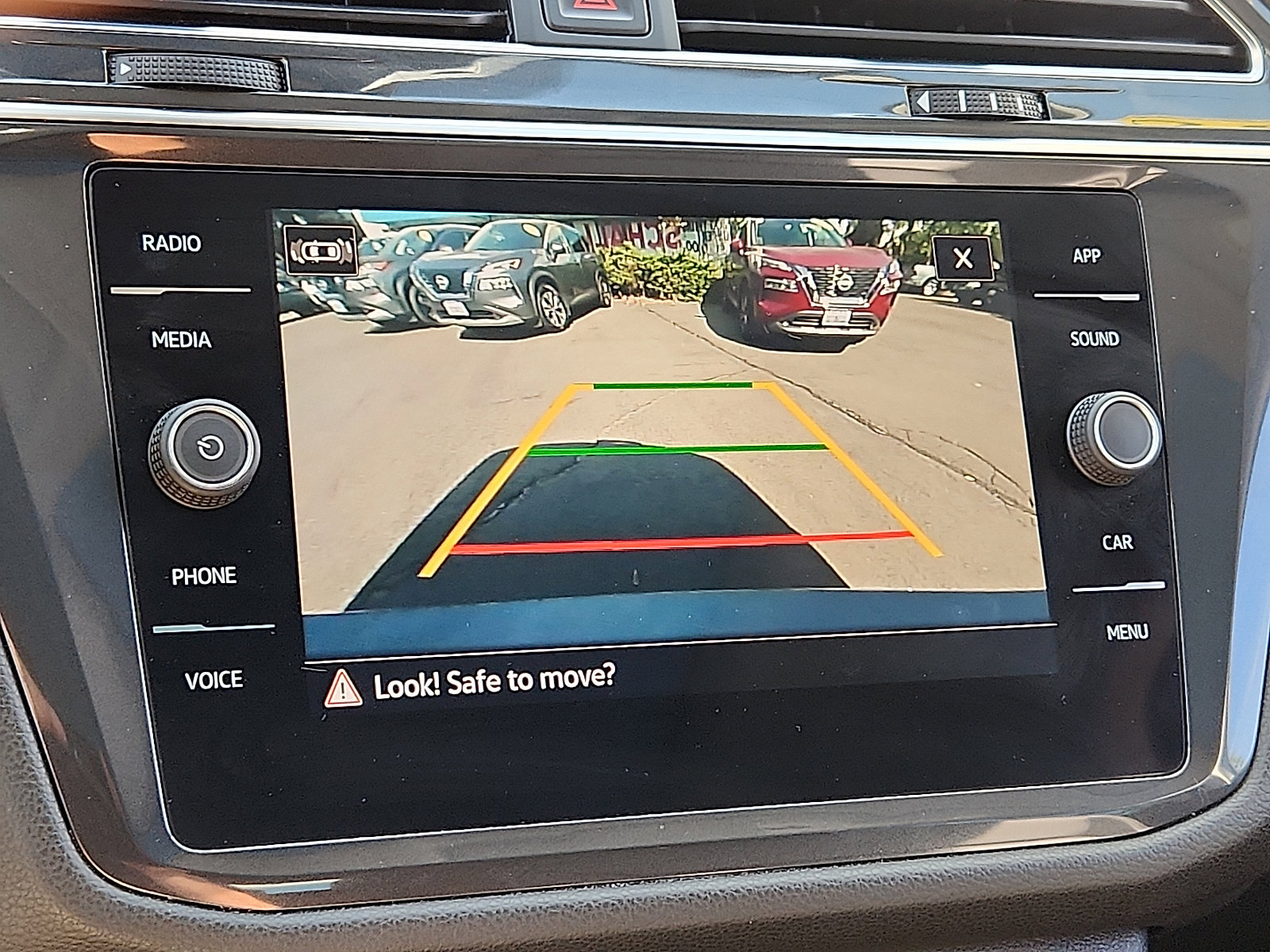 Used 2022 Volkswagen Tiguan SE image 18