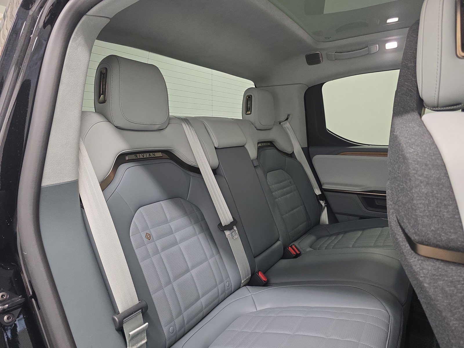 Used 2025 Rivian R1T Premium AWD/4WD image 22