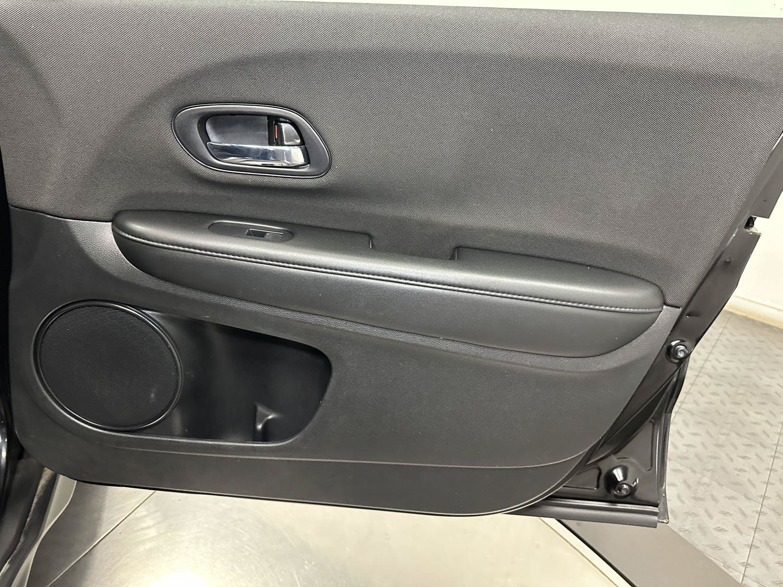 Certified 2022 Honda HR-V LX image 36