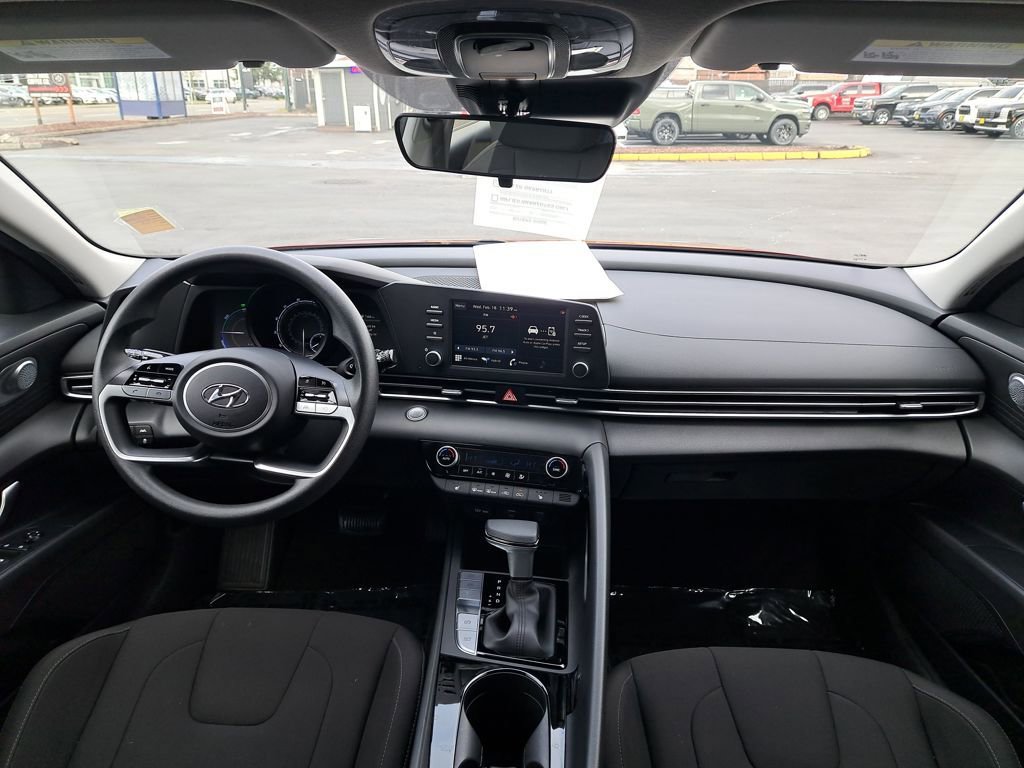 Used 2023 Hyundai Elantra Blue image 18