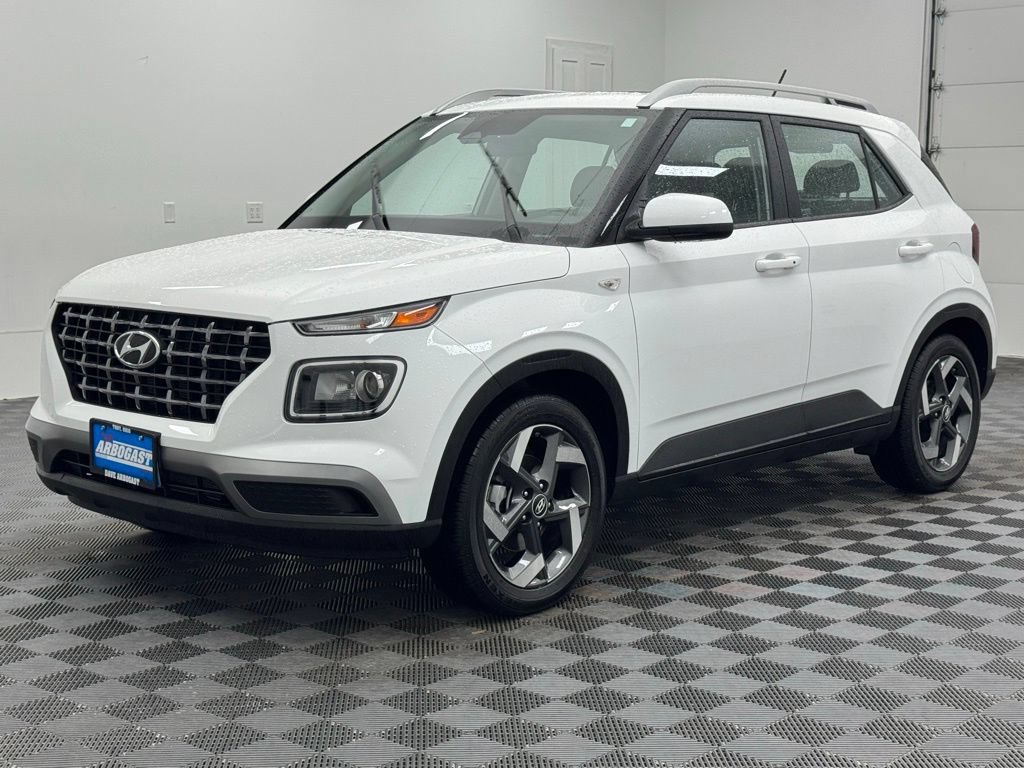 Used 2025 Hyundai Venue SEL FWD video 2