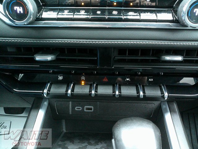 Used 2023 Chevrolet Colorado LT image 17