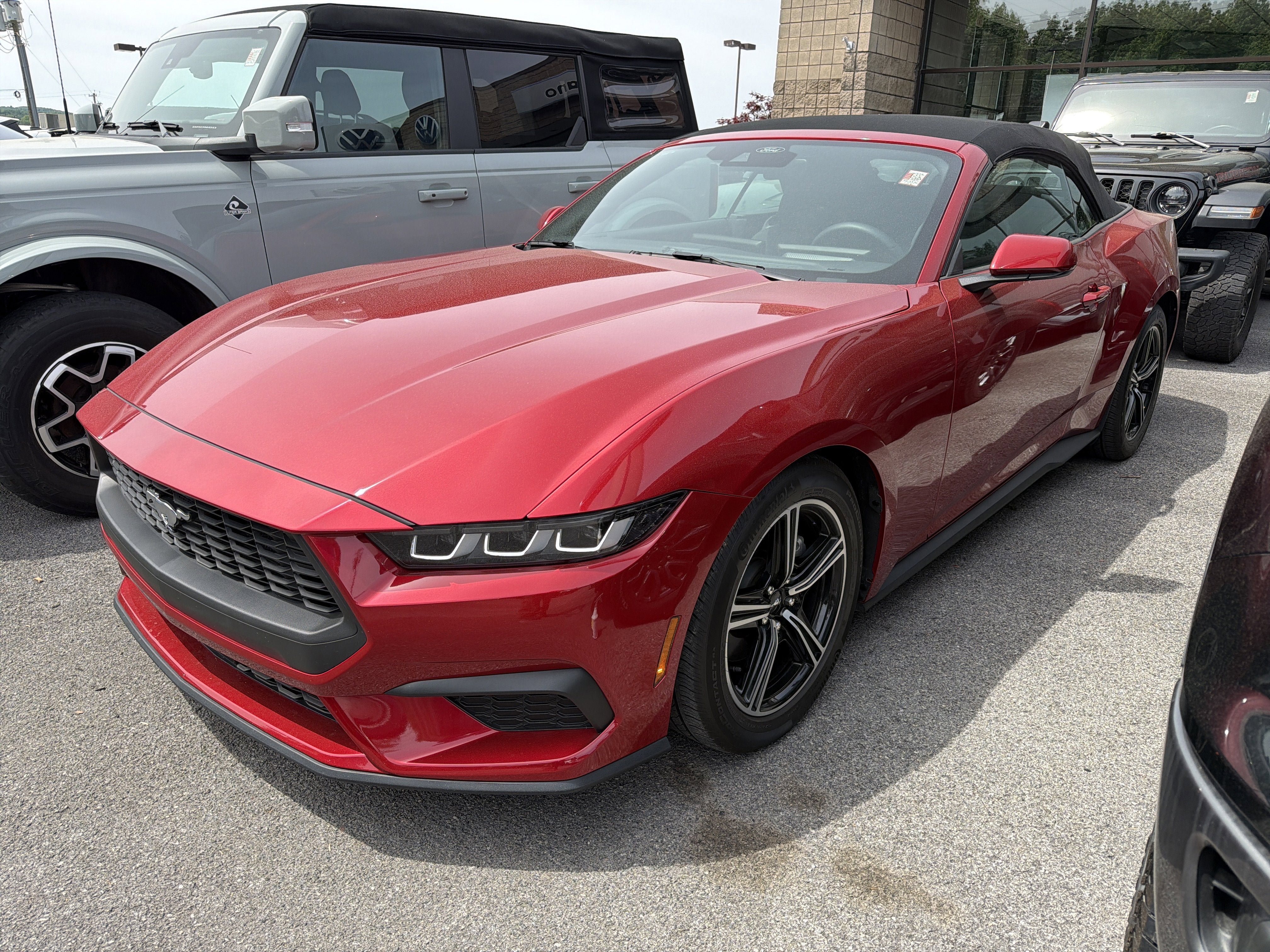 Used 2024 Ford Mustang Convertible RWD image 9