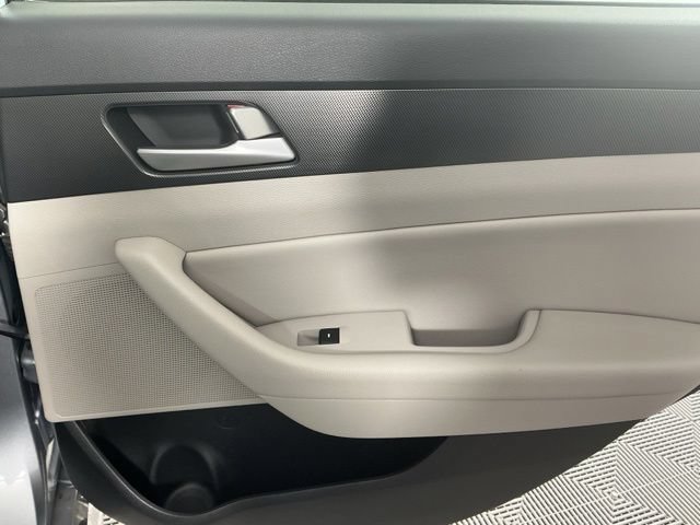 Used 2016 Hyundai Sonata Sport w/ Option Group 1V FWD image 11