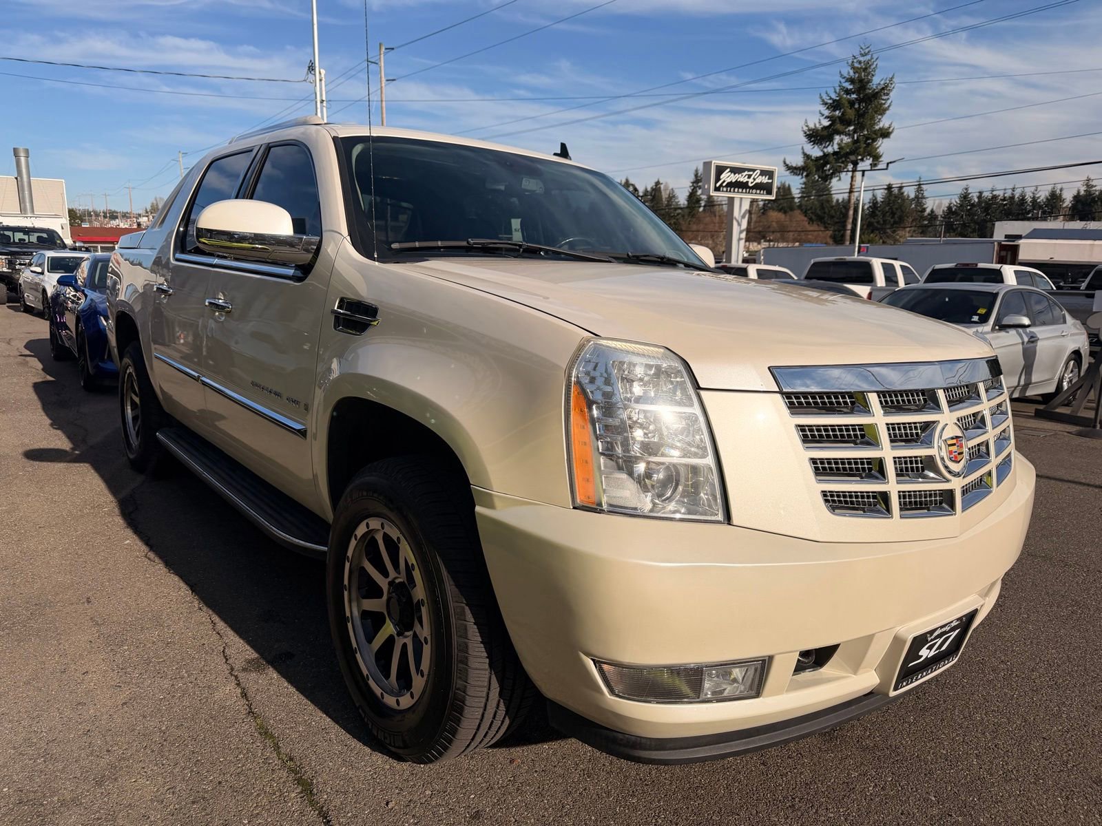Used 2008 Cadillac Escalade EXT image 2