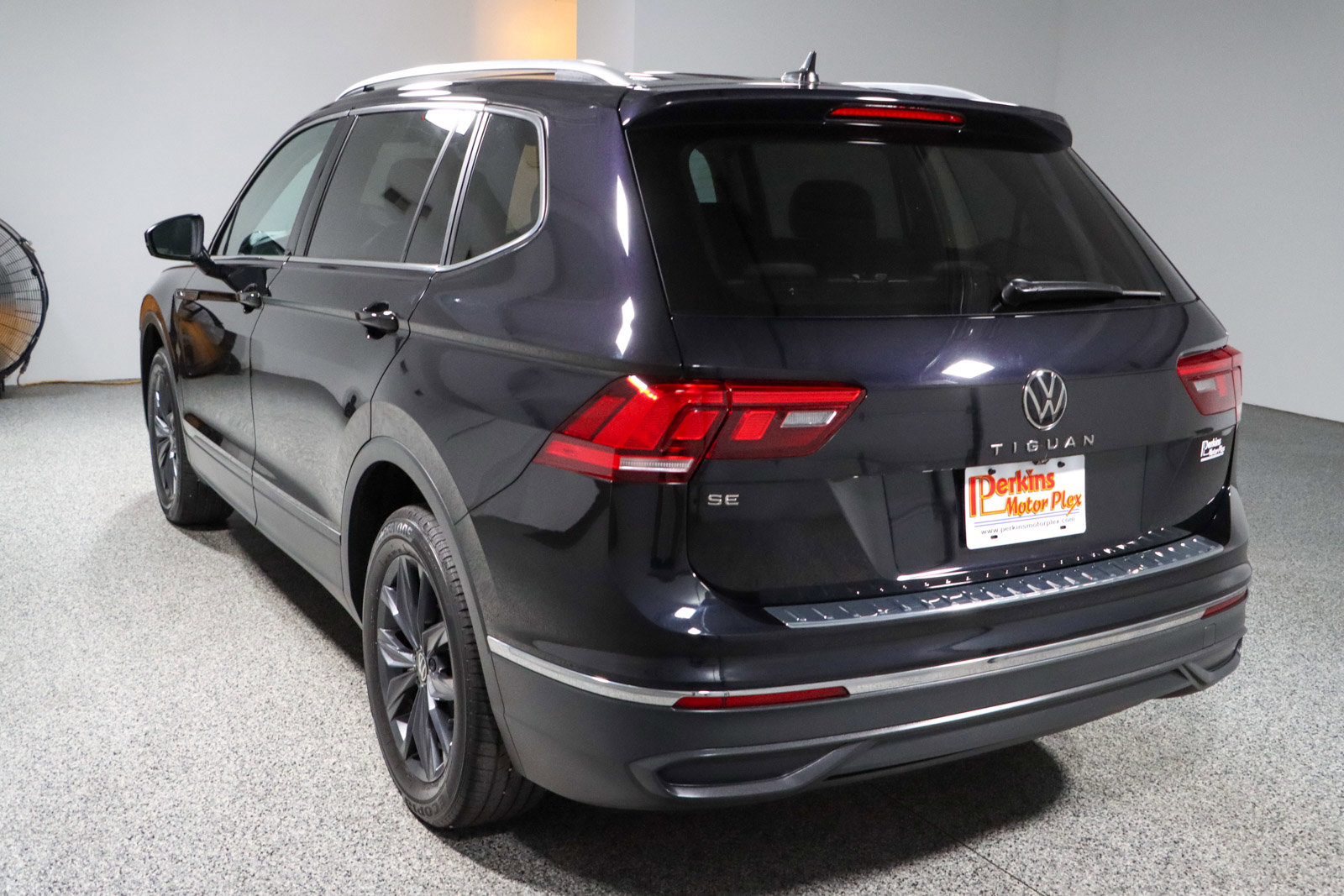Used 2023 Volkswagen Tiguan SE FWD image 9