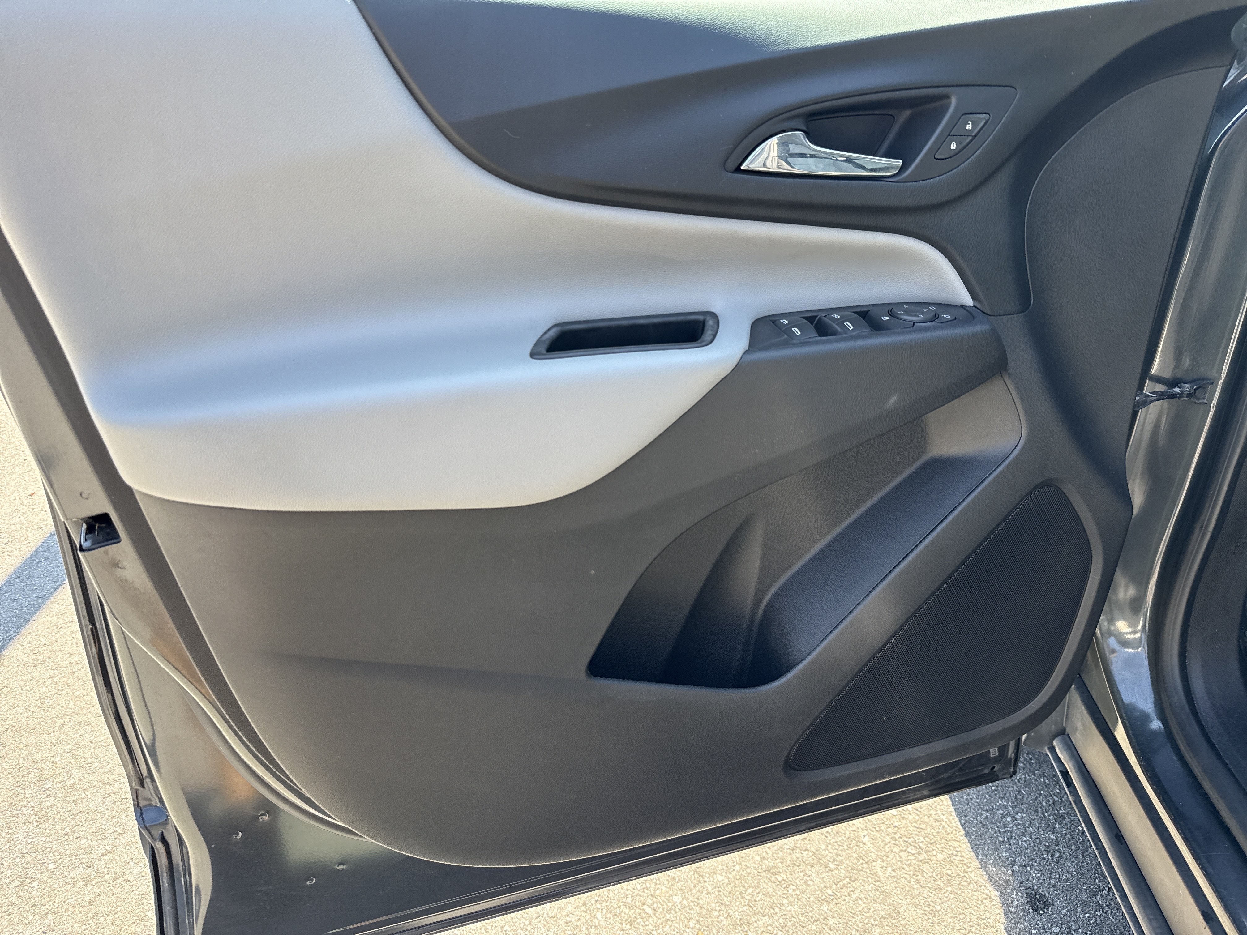 Used 2021 Chevrolet Equinox LS AWD/4WD image 15
