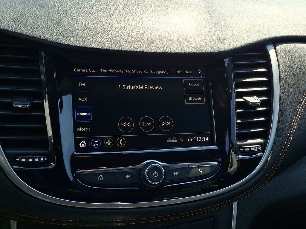 Used 2022 Chevrolet Trax LT w/ LT Convenience Package image 3