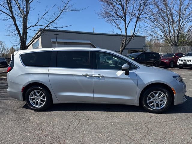 Used 2023 Chrysler Voyager LX image 13