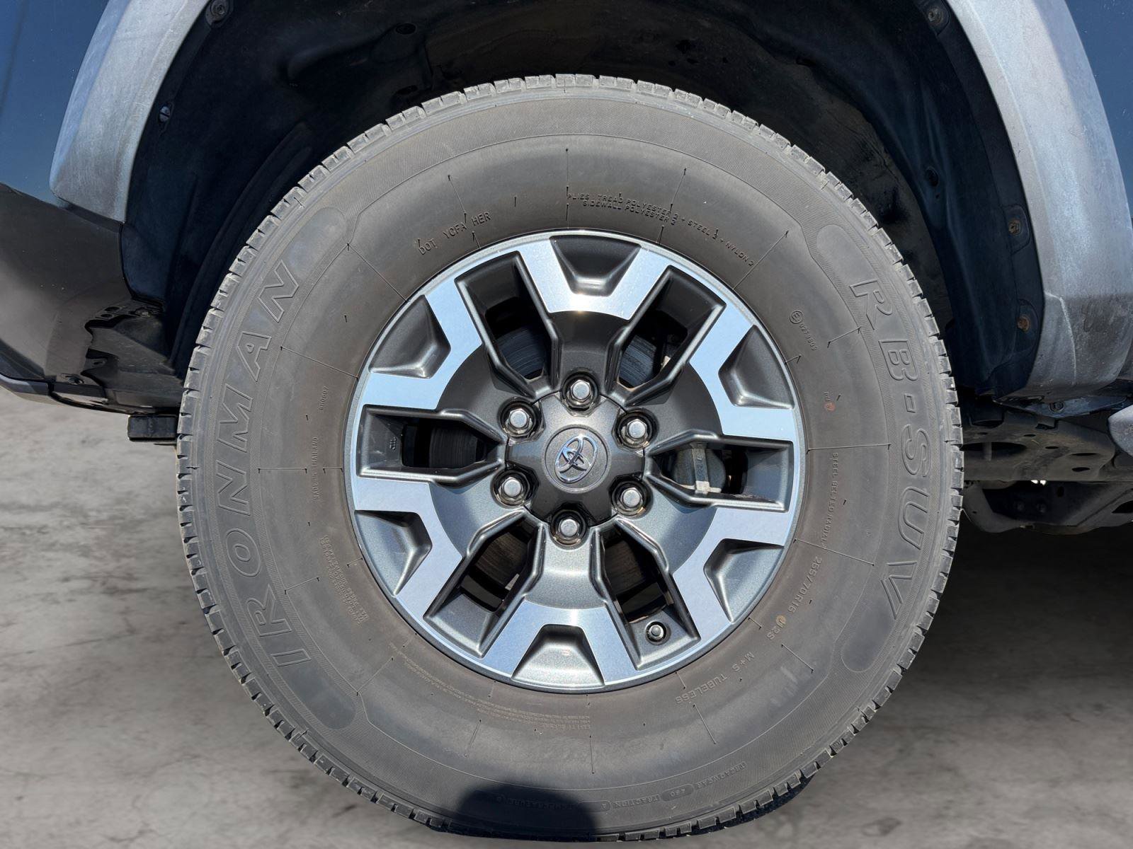Used 2019 Toyota Tacoma TRD Off-Road AWD/4WD image 8
