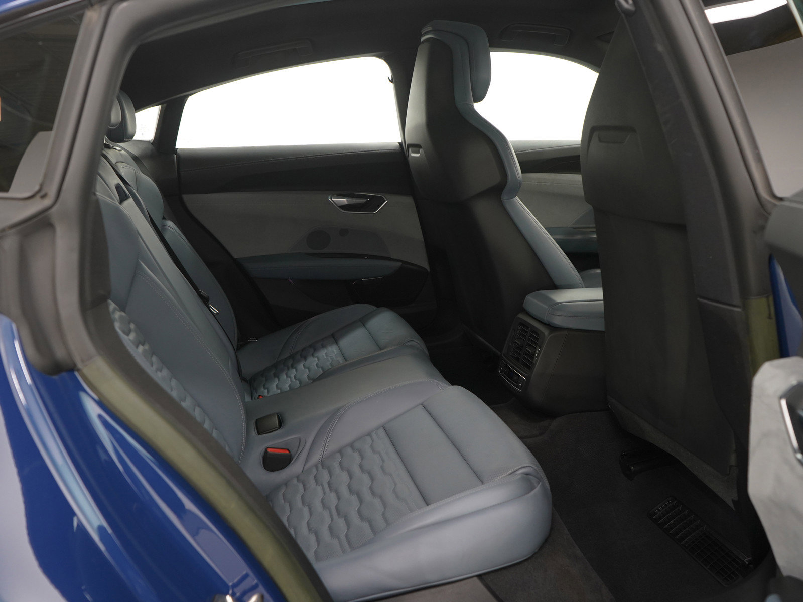 Used 2023 Audi e-tron GT Premium Plus w/ Performance Package image 15