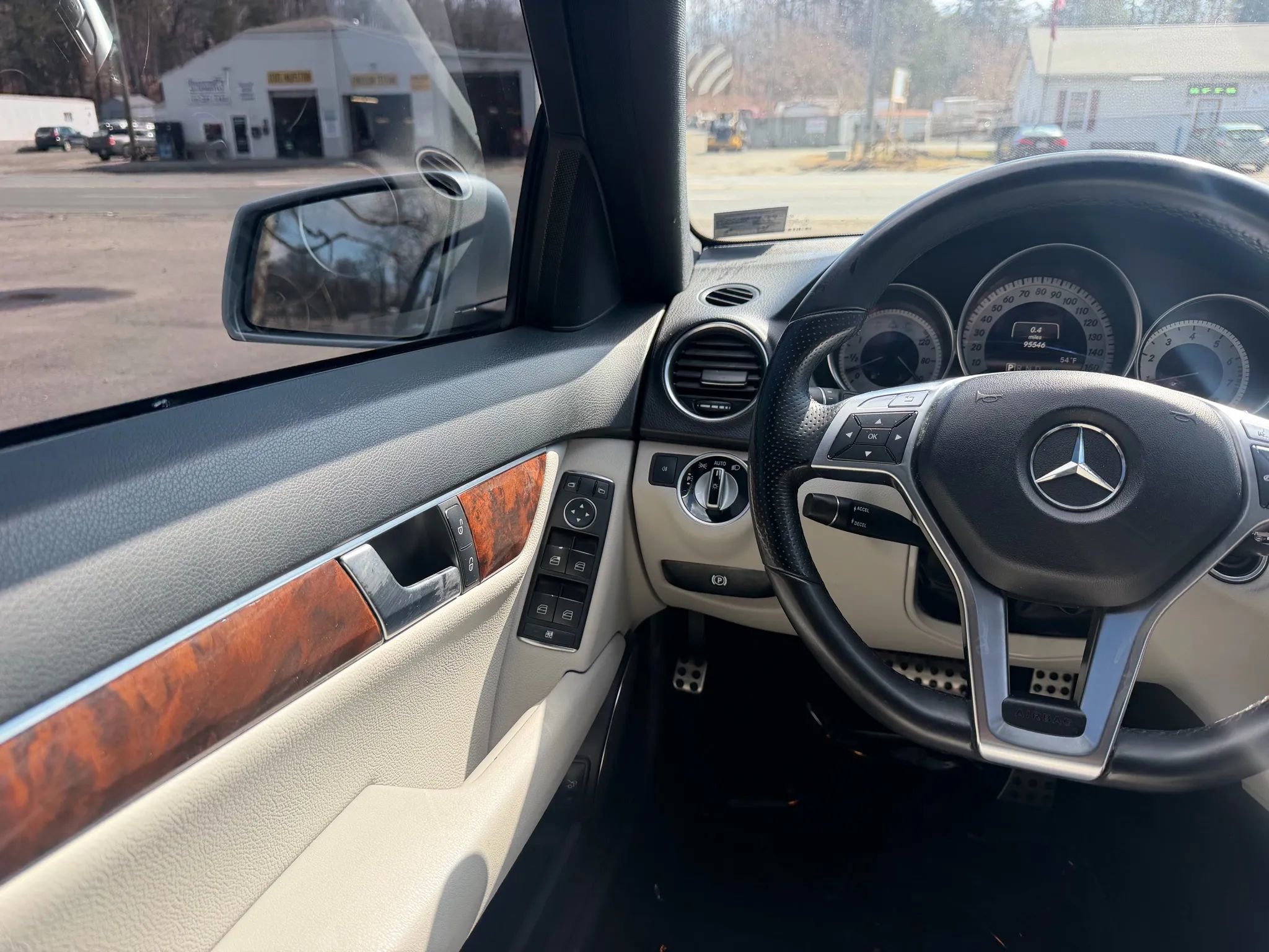 Used 2013 Mercedes-Benz C 250 Sedan image 32
