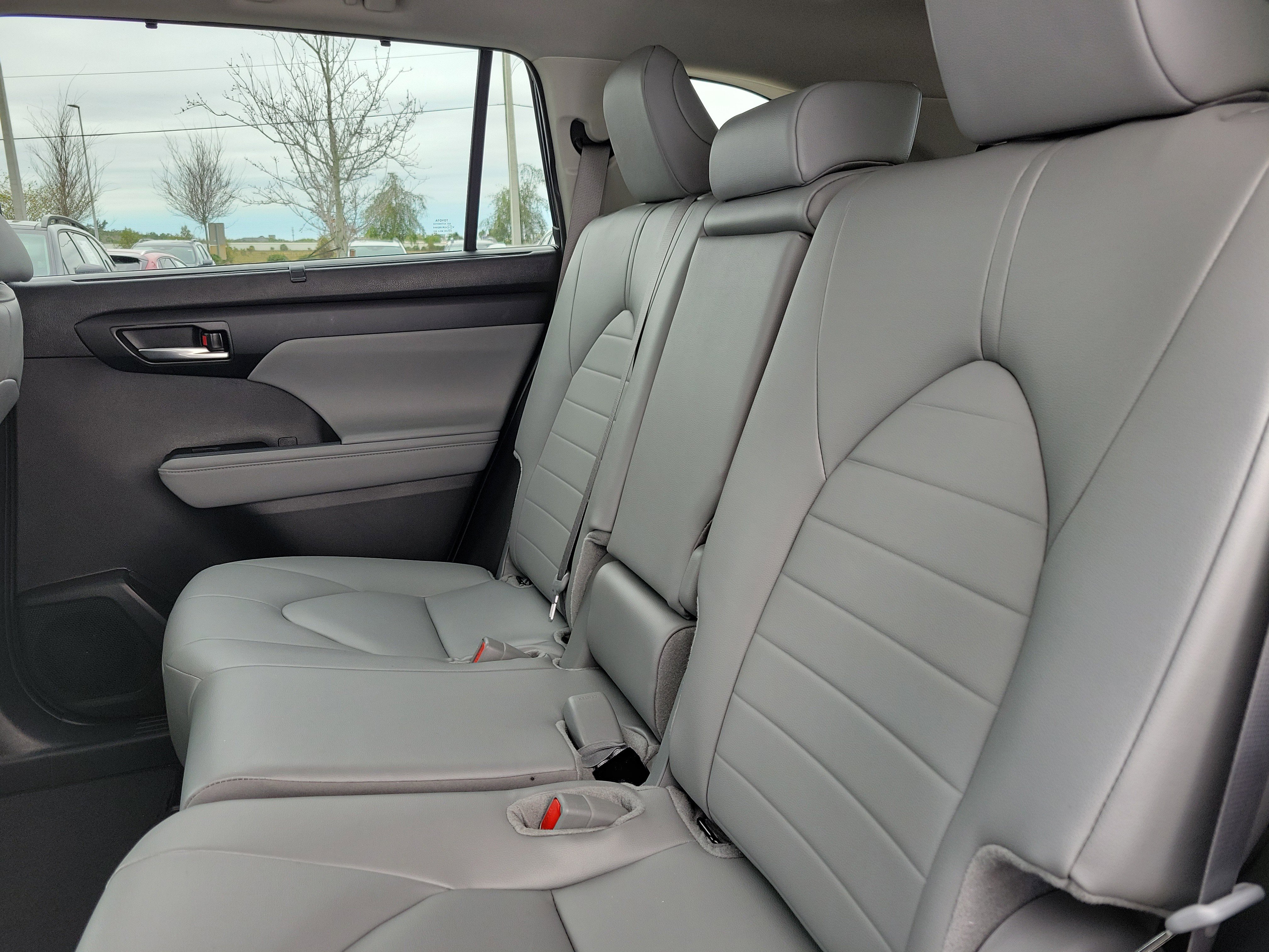 Used 2026 Toyota Highlander XLE image 17