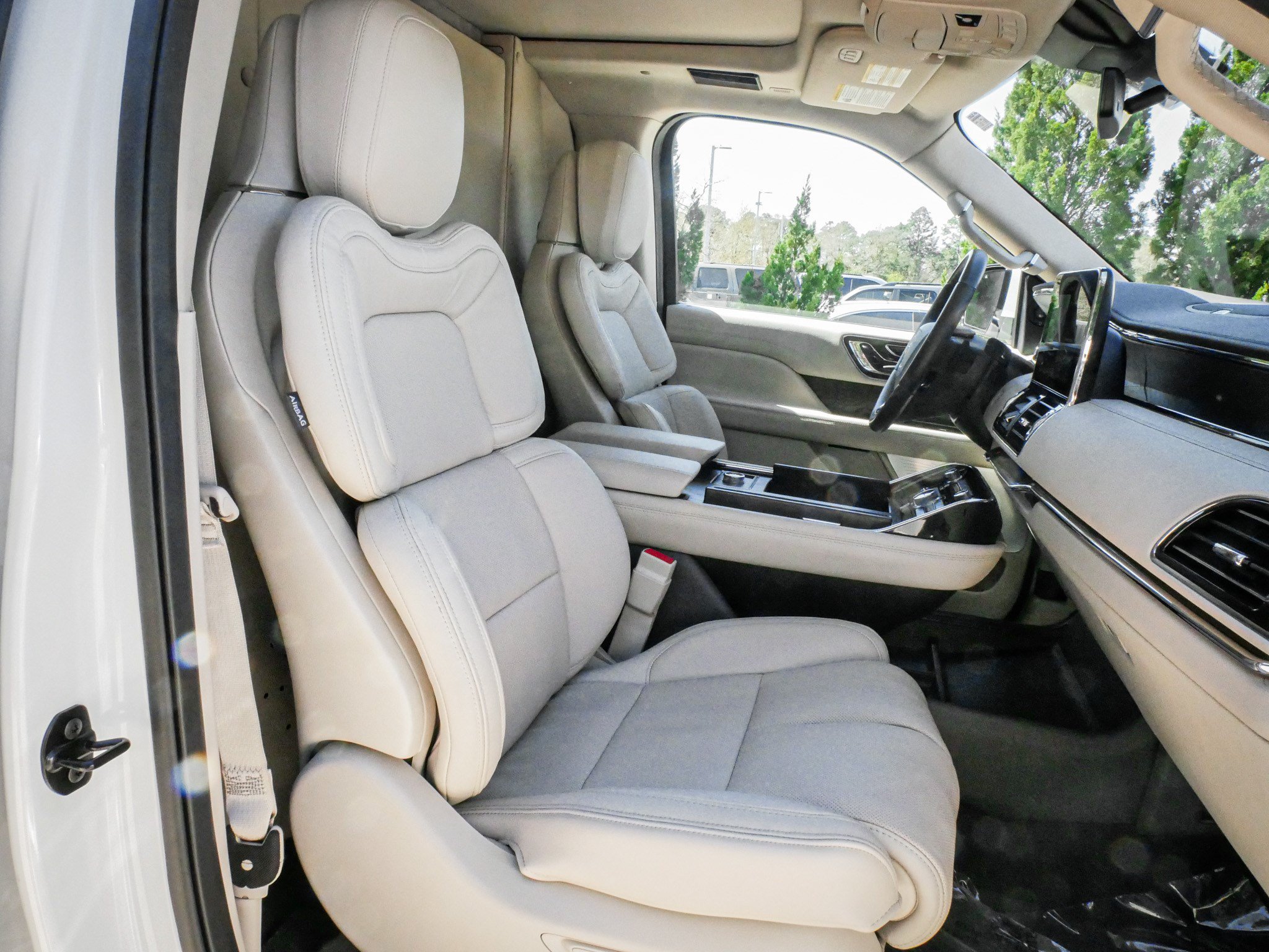 Used 2021 Lincoln Navigator L Reserve AWD/4WD image 33
