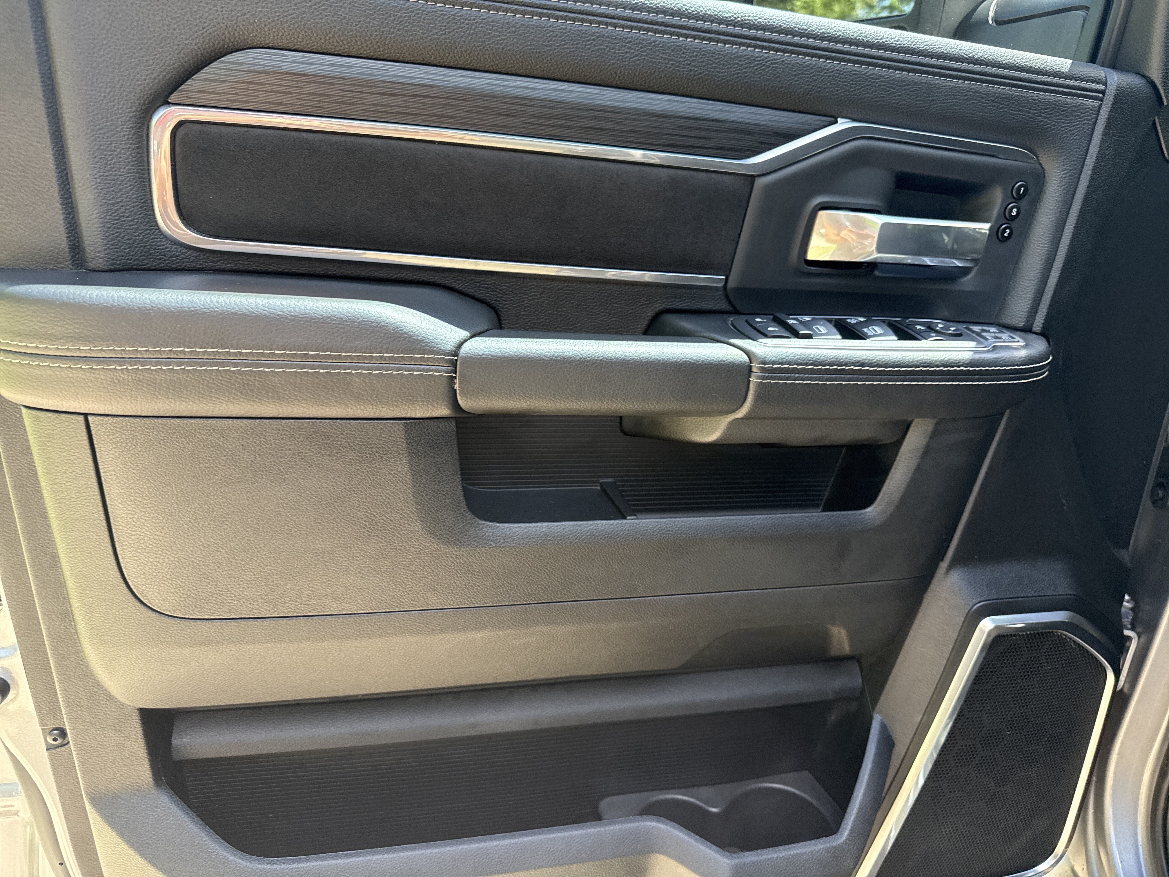 Used 2024 RAM 3500 Laramie w/ Night Edition AWD/4WD image 10