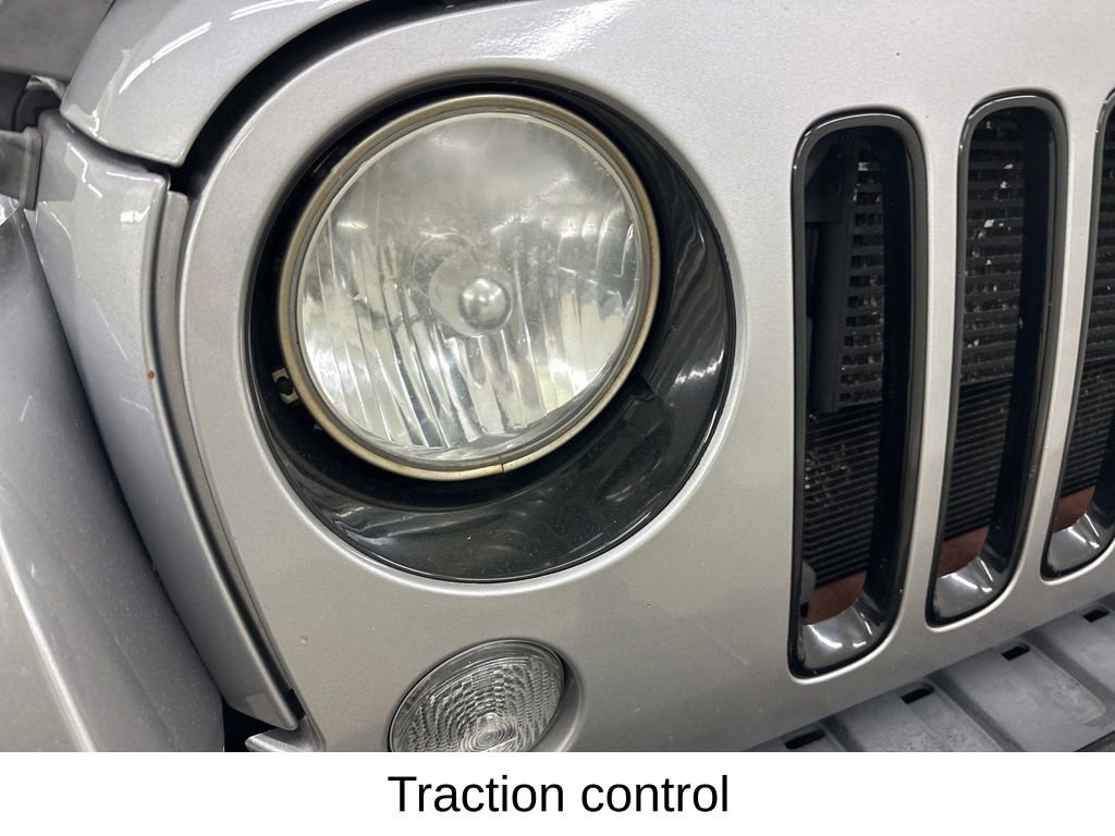 Used 2014 Jeep Wrangler Unlimited Sahara AWD/4WD image 15