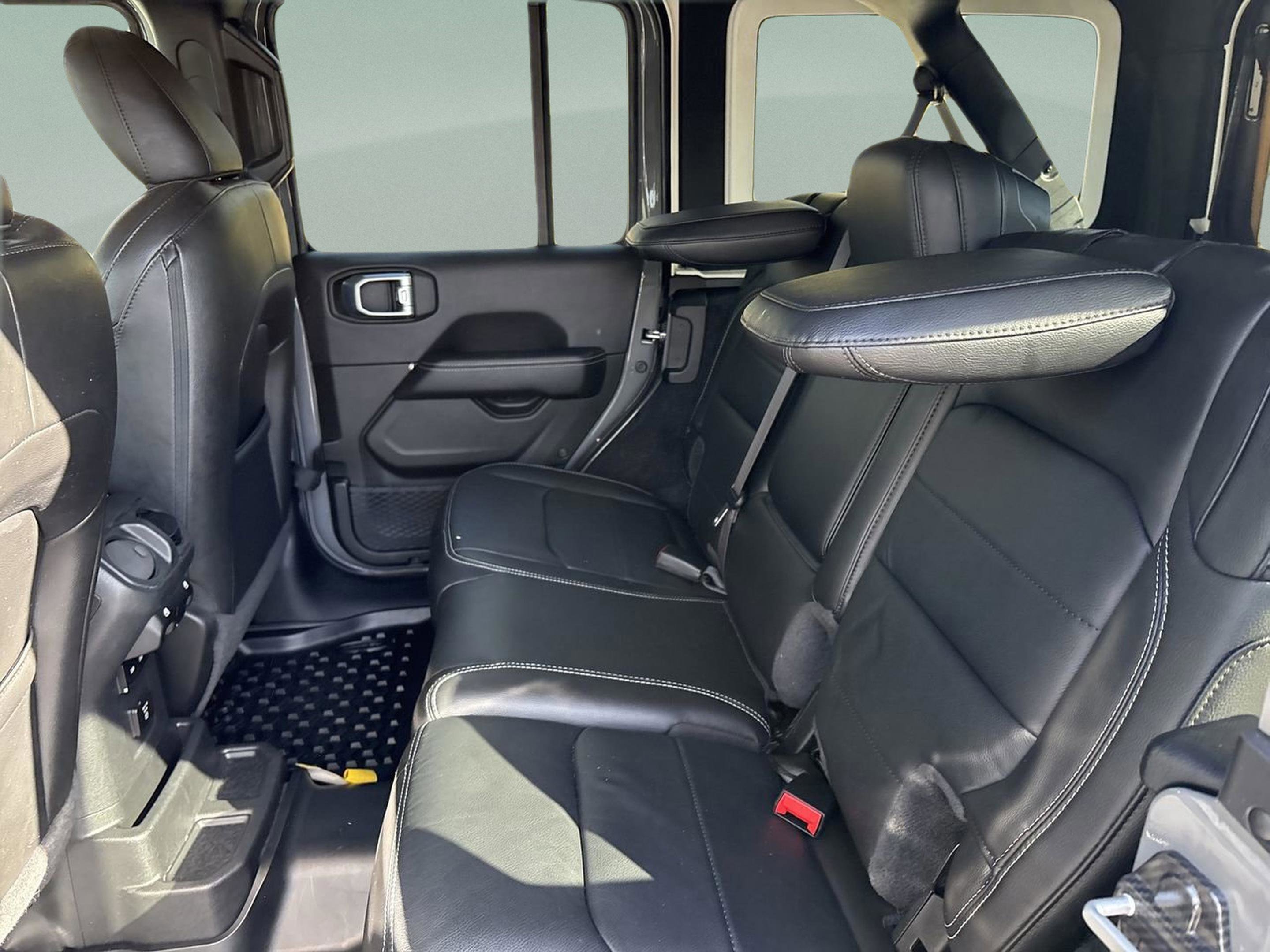 Used 2023 Jeep Wrangler Sahara w/ Cold Weather Group image 19